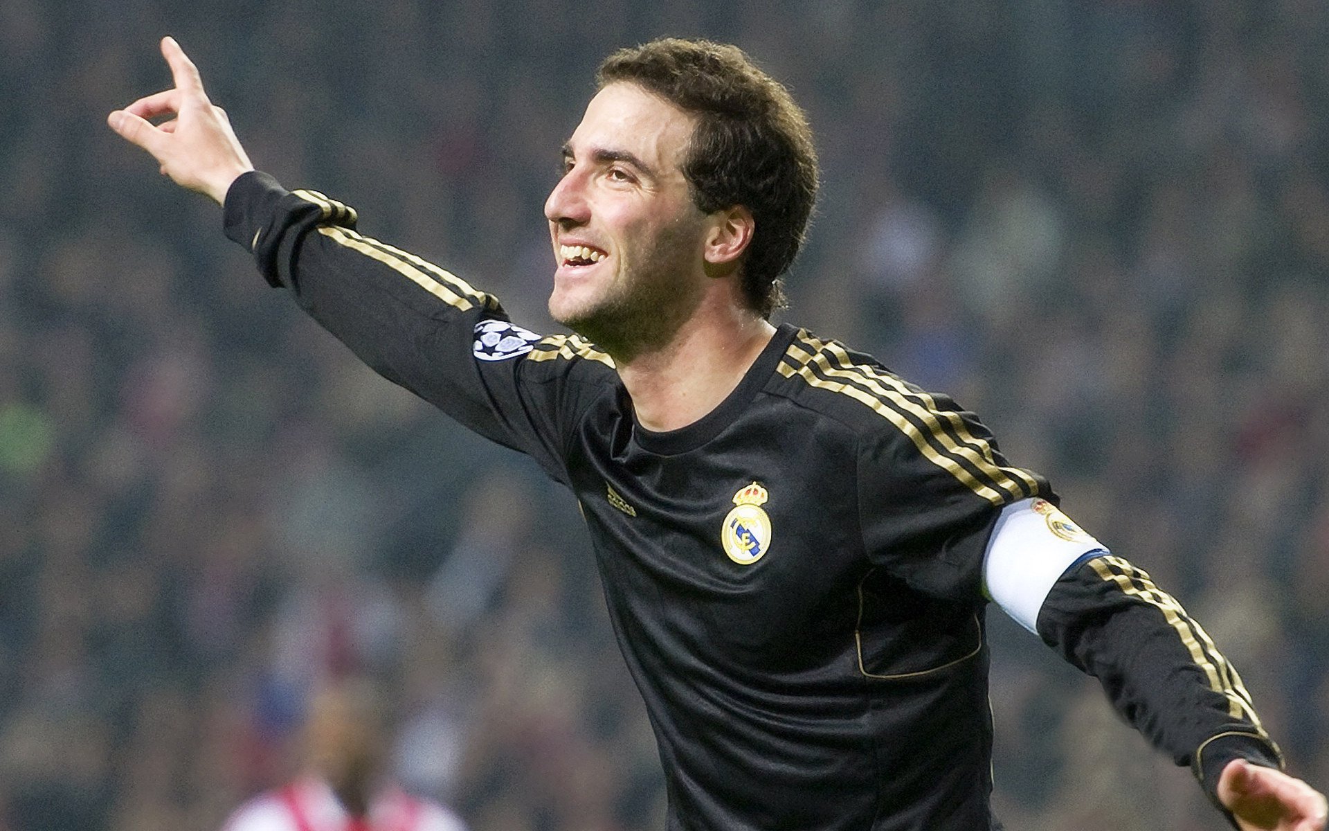 米兰双雄迎战强敌,争夺意甲及欧洲荣誉