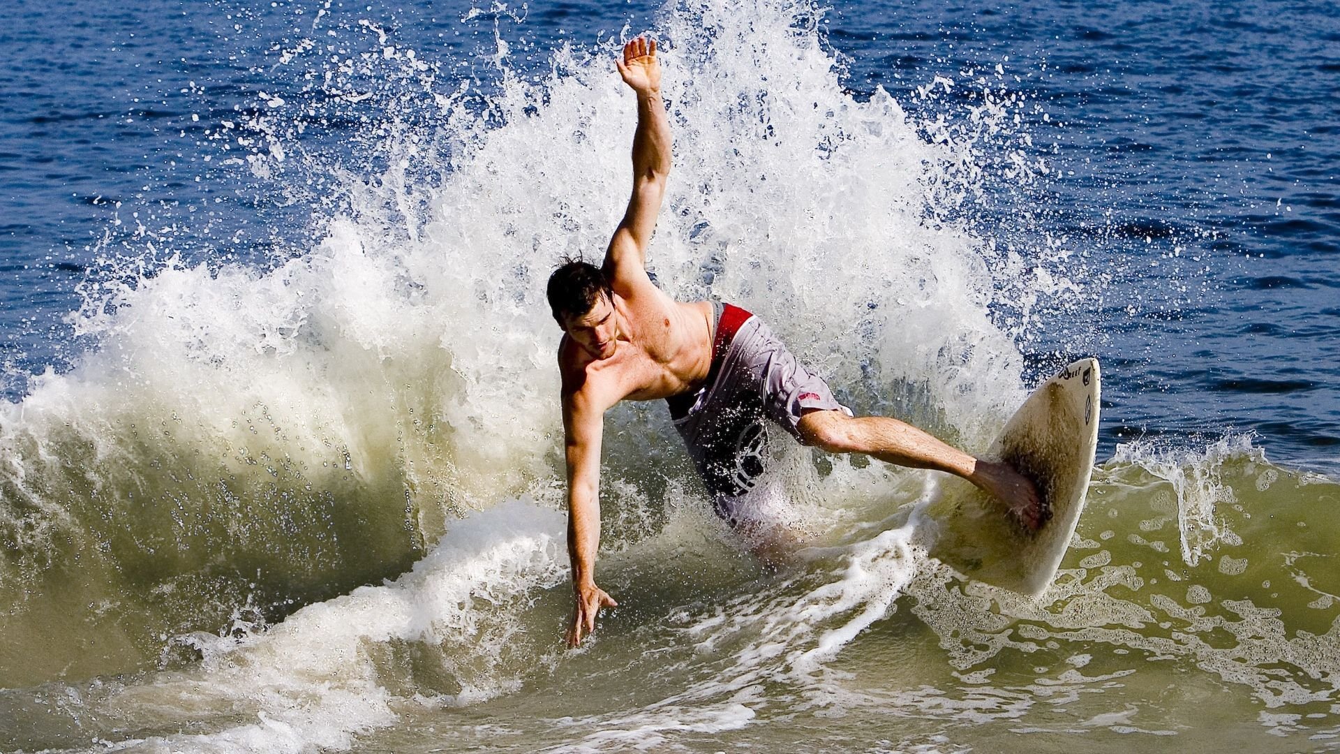 开云体育登入-特色足球文化展览席卷全国各大城市，展现多元风采，足球文化博物馆